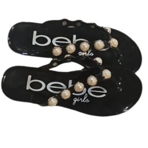 NEW! BEBE GIRLS Rubber Oversized Pearl Accent Flip Flops XL.